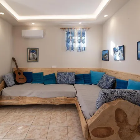 Iniohos Zante & מלון 3*